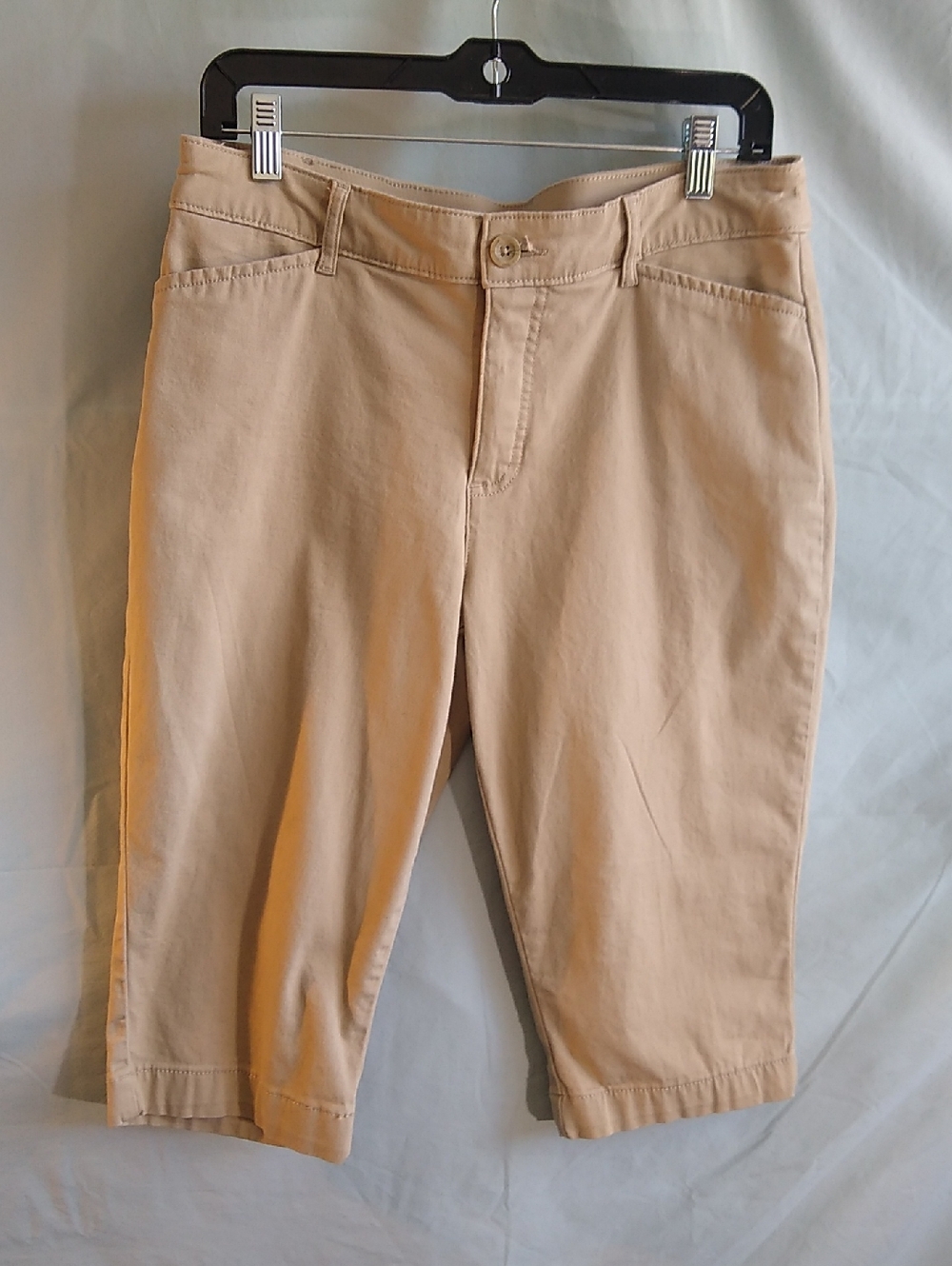 St. John's Bay 10P Beige Women’s short capri/longer shorts